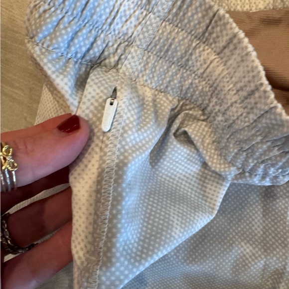 Athleta Printed Hustle 3" Shorts, XS, in Gray and White tie dye - Picture 7 of 11